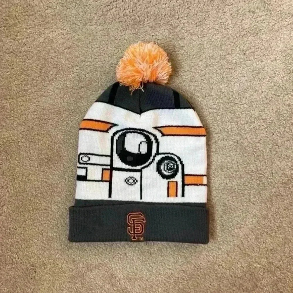 🏖️ San Francisco Giants R2D2 BB-8 Star Wars Winter Hat Cap Knit Beanie Pom - Picture 1 of 3